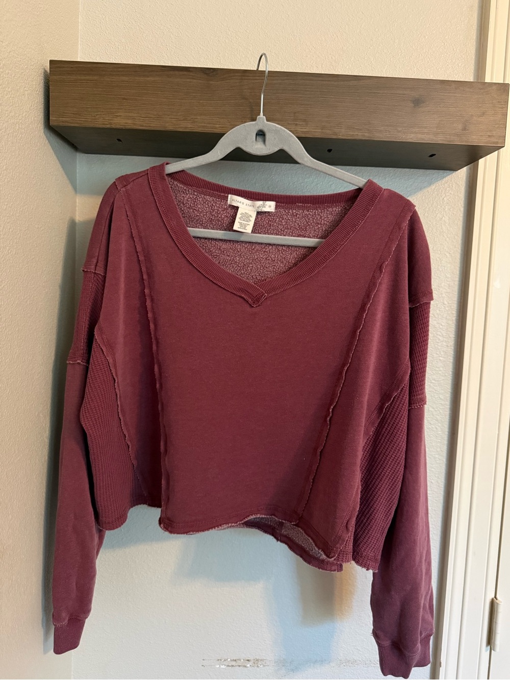 Altar'd State Cropped V-Neck Pullover in Berry Plum